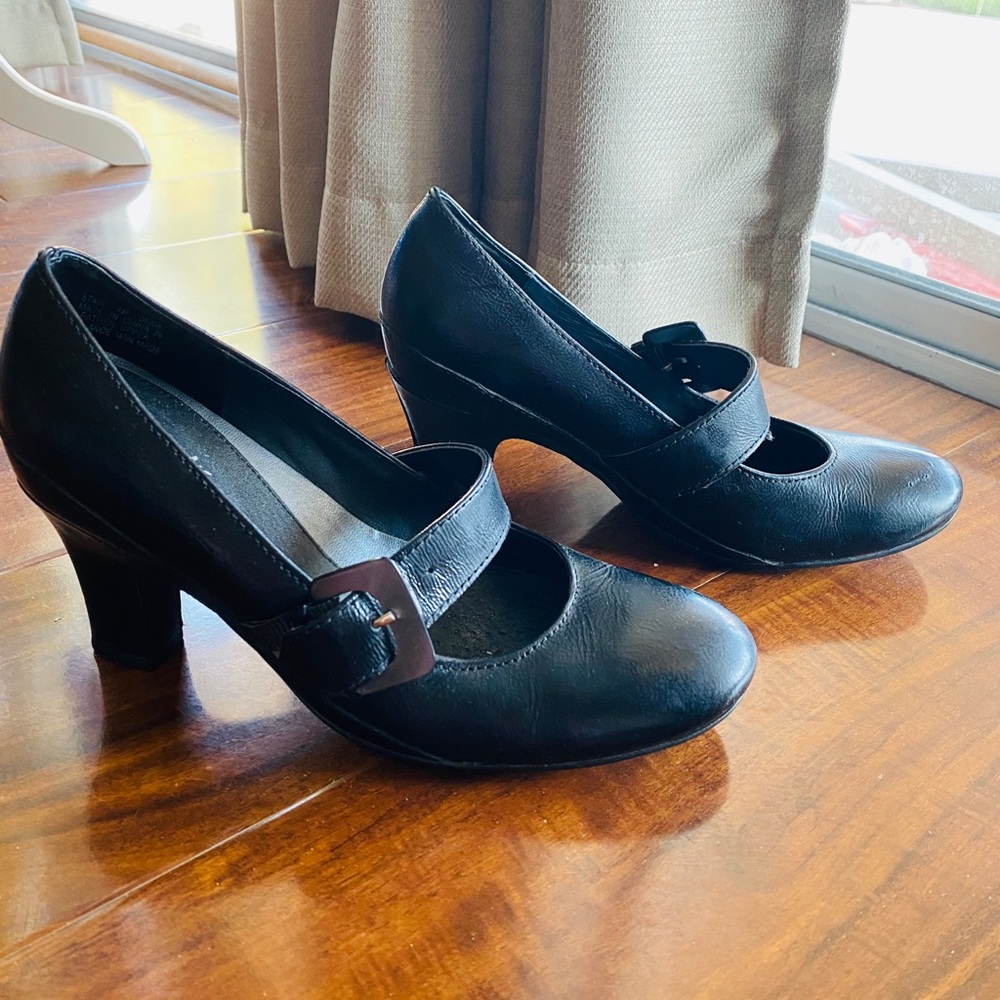Clarks Indigo patent leather pumps heels Mary Jane